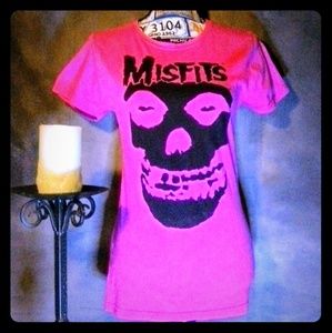 🍏  NWOTs Official 'MISFITS' T-shirt 👕